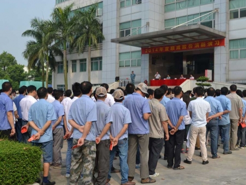 踐行安全生產(chǎn)標(biāo)準(zhǔn)，開展秋季消防演練